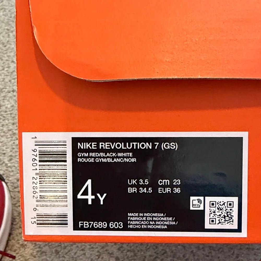 Nike Revolution 7 Sneaker in Red/Black, 4